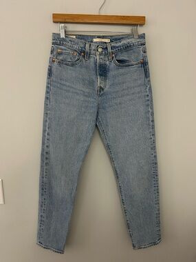 Levi’s Women’s Wedgie Light Wash Jeans